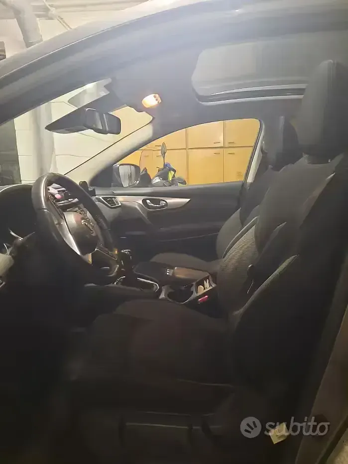 Usata Nissan Qashqai N-Connecta 110 CV (80 kW) 2018 Grigio SUV