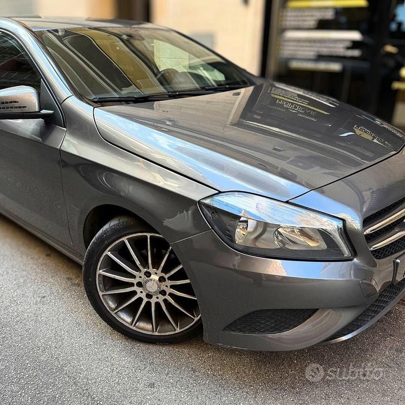 Usata Mercedes A180 Executive 109 CV (80 kW) 2015 Grigio Berlina