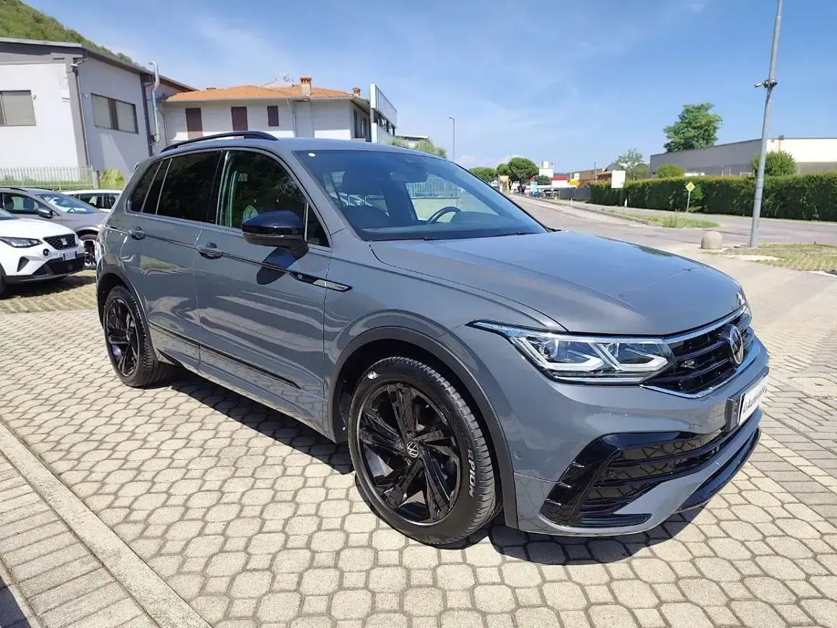 Usata VW Tiguan R-line 150 CV (110 kW) 2023 Grigio SUV