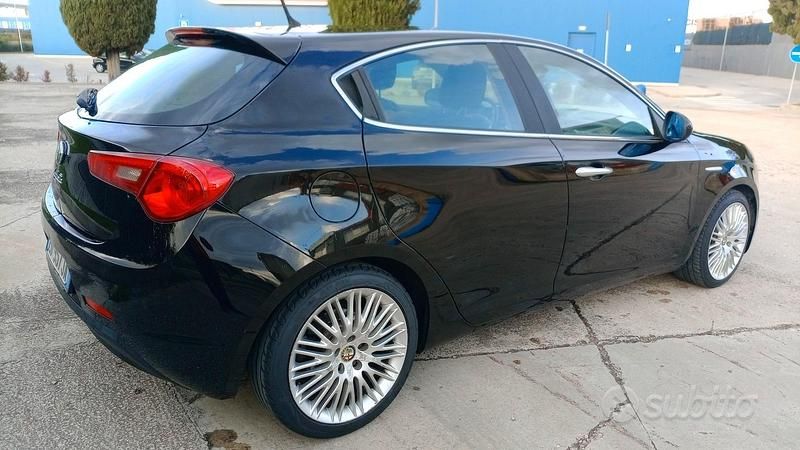 Usata Alfa Romeo Giulietta 105 CV (77 kW) 2011 Nero Utilitaria