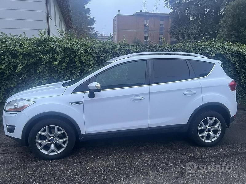 Usata Ford Kuga 140 CV (102 kW) 2011 Bianco SUV