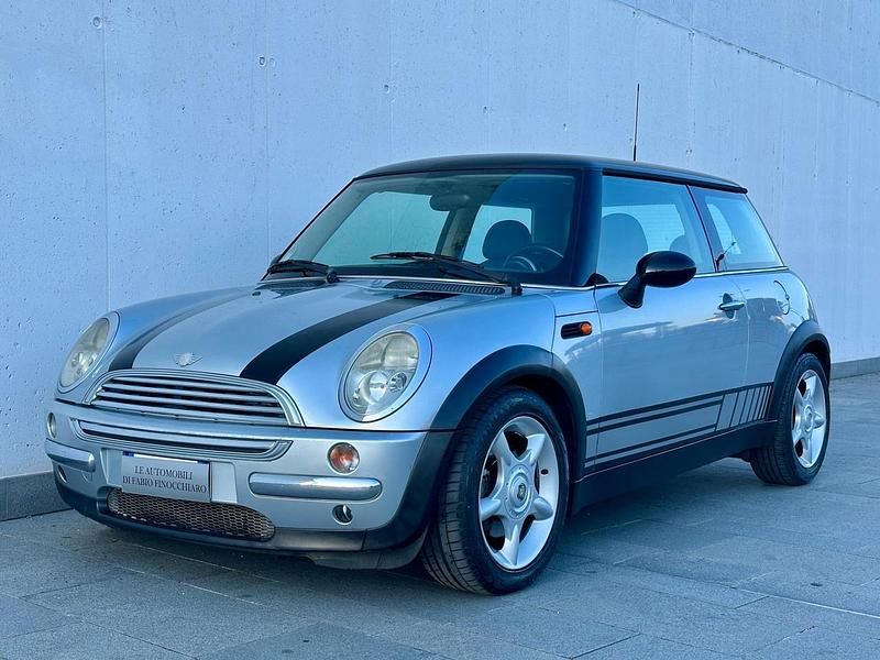Argento Usata 2004 Mini Cooper Due volumi | 3900 € (Buon prezzo) - Immagine 1/4