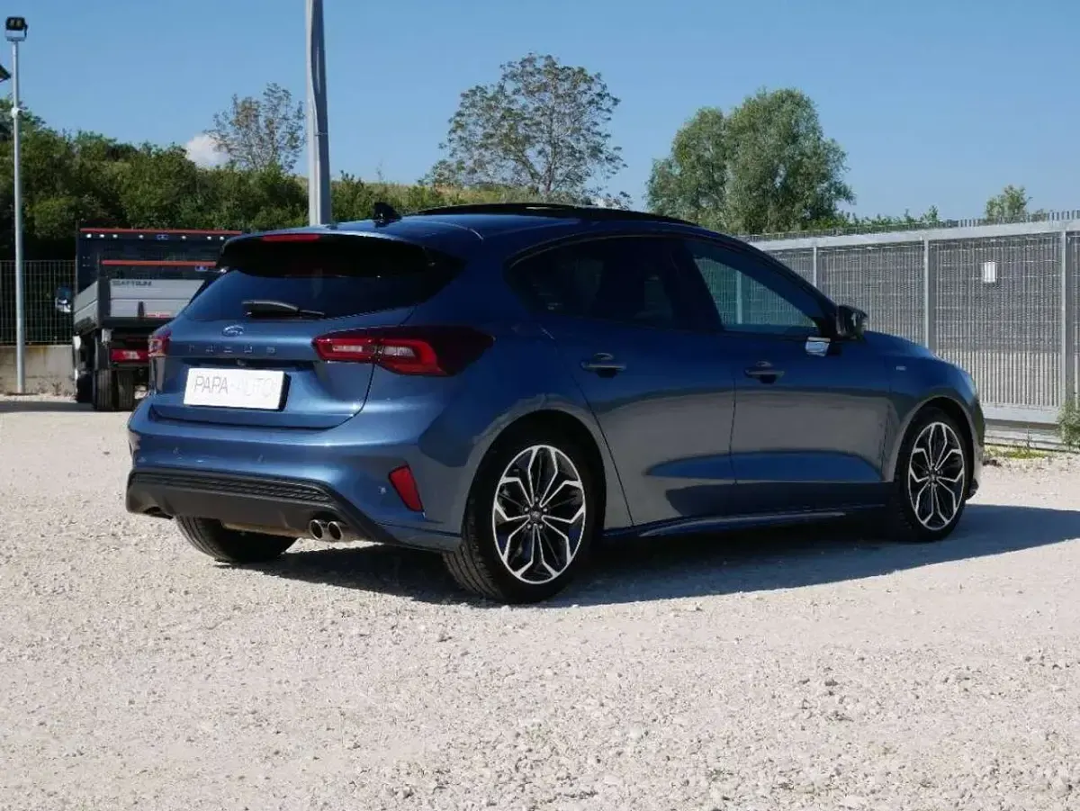Usata Ford Focus ST-Line X 116 CV (85 kW) 2023 Chrome blue Berlina
