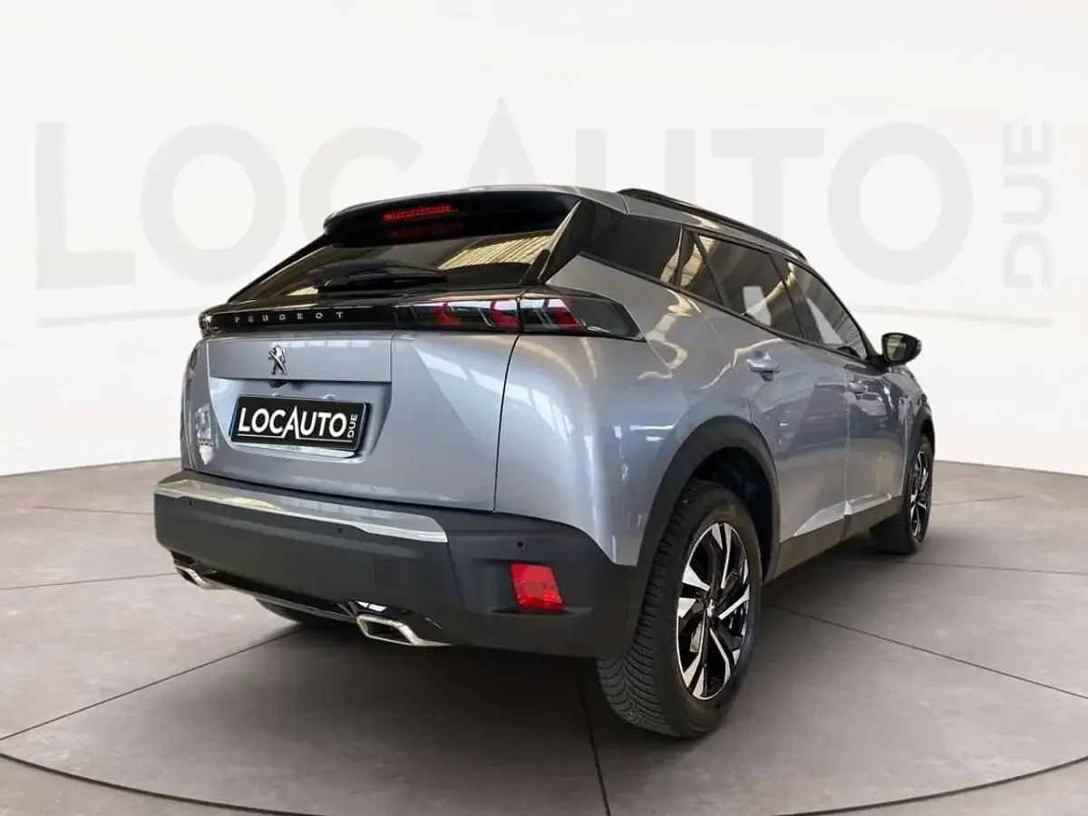 Używany Peugeot 2008 Allure 131 KM (96 kW) 2023 Szary SUV