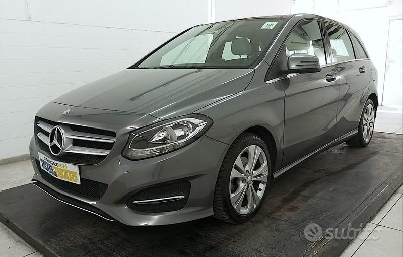 Usata Mercedes B220 184 CV (135 kW) 2015 Grigio metallizzato Monovolume