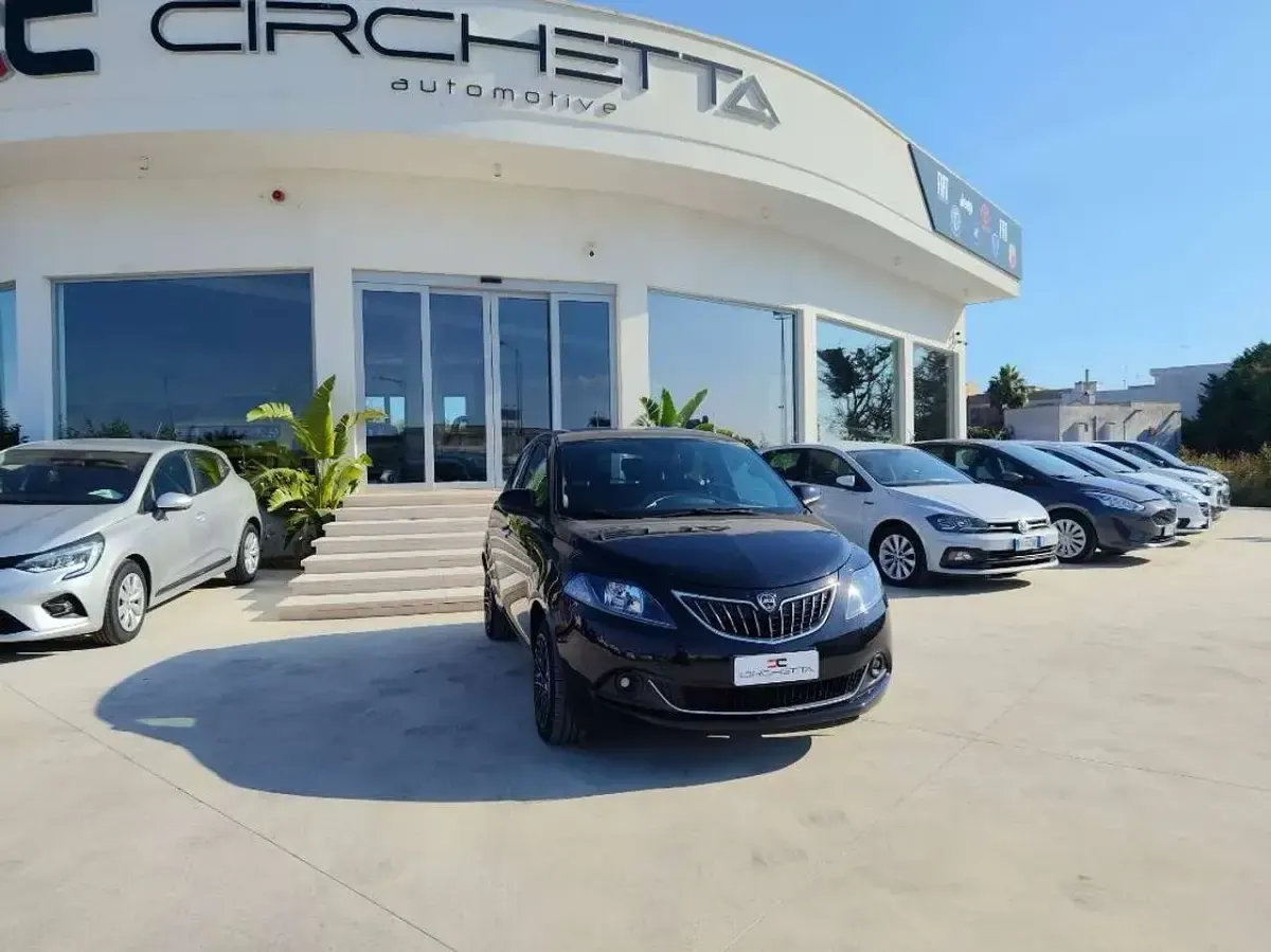 Usata Lancia Ypsilon Gold 69 CV (50 kW) 2022 Nero Utilitaria