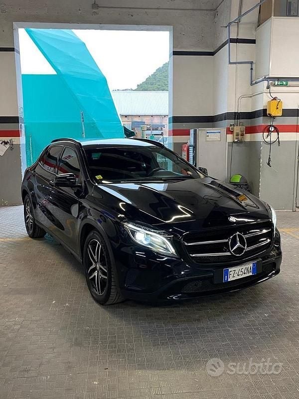 Nero Usata 2016 Mercedes GLA220 SUV | 19.500 € (Buon prezzo) - Immagine 1/4