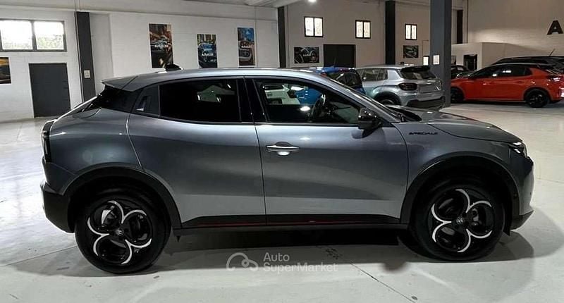 Nuova Alfa Romeo Junior Edizione Speciale 136 CV (100 kW) 2026 Gray SUV