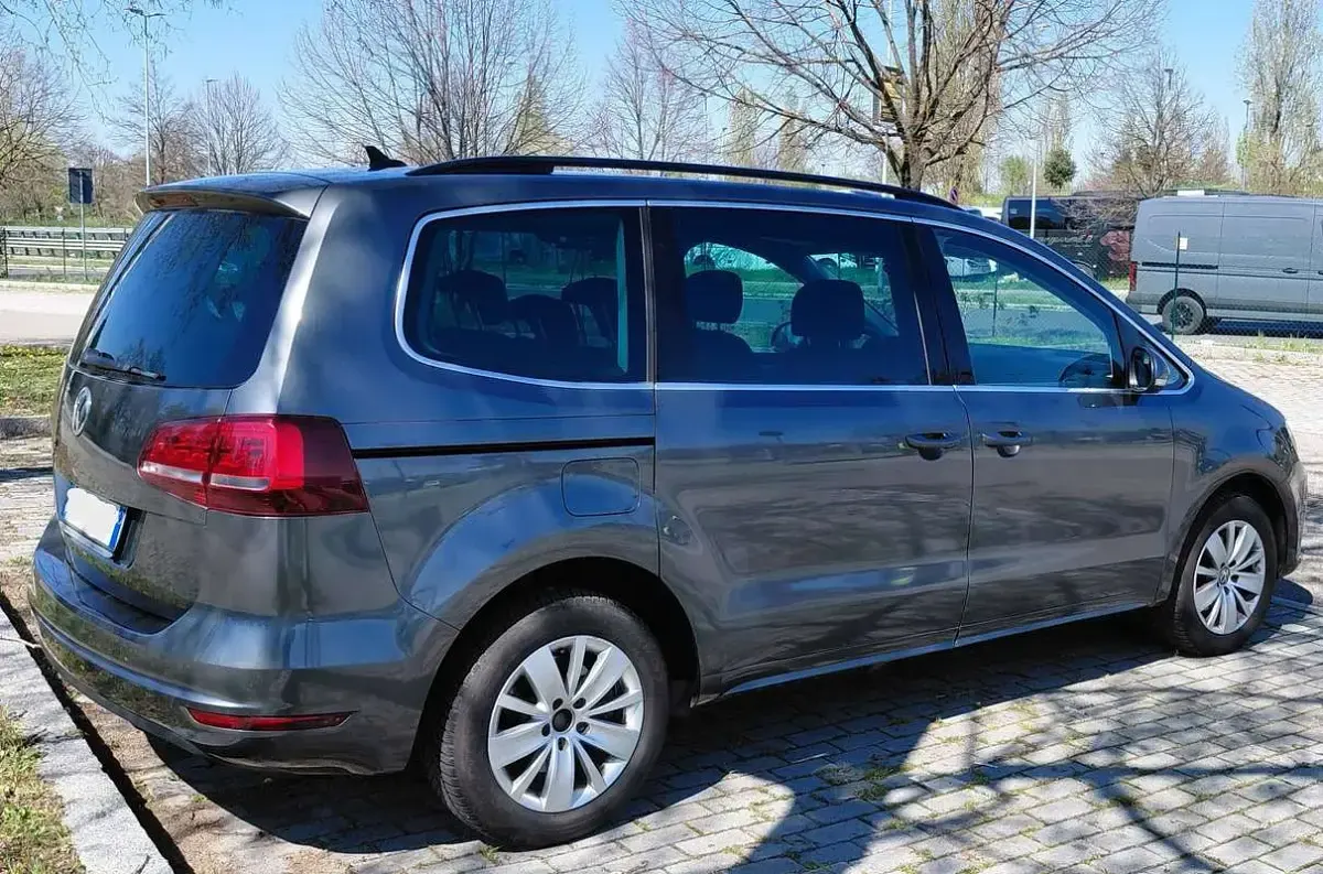 Usata VW Sharan Business 150 CV (110 kW) 2018 Grigio Monovolume