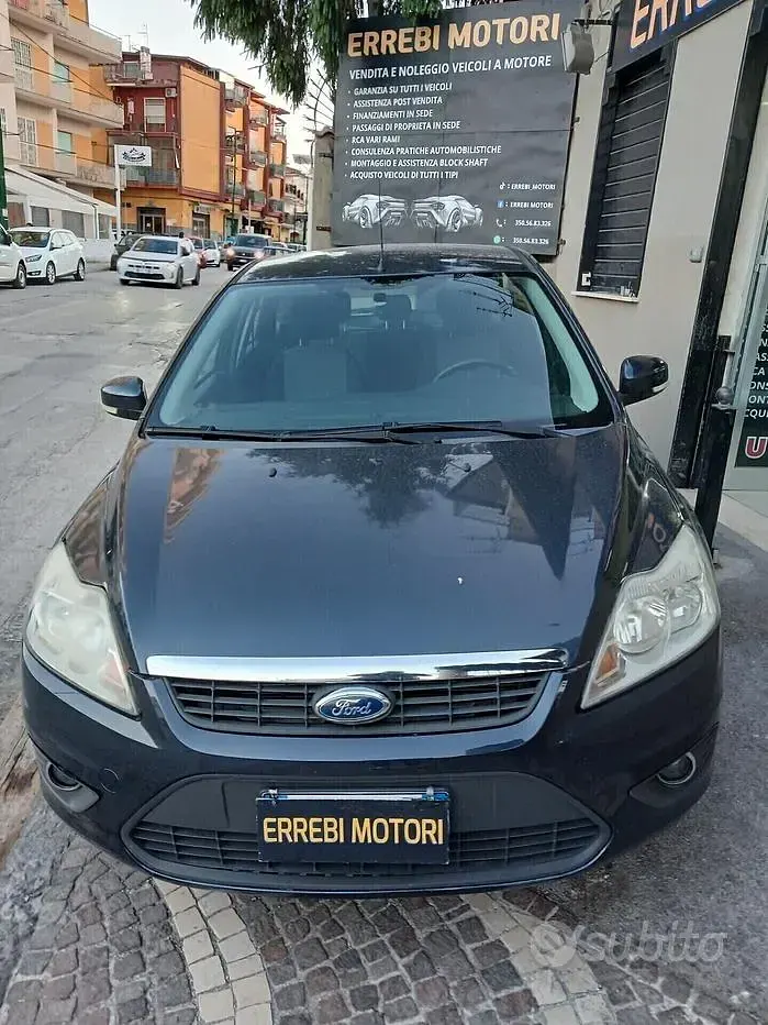 Usata Ford Focus 115 CV (84 kW) 2010 Grigio Berlina