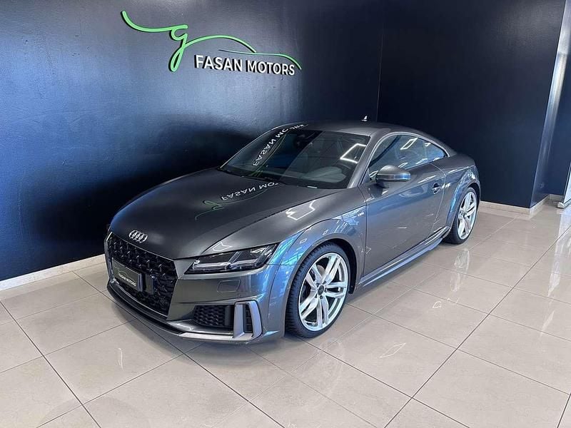 Grigio daytona Usata 2021 Audi TT Ambiente Coupé | 32.900 € (Buon prezzo) - Immagine 1/4