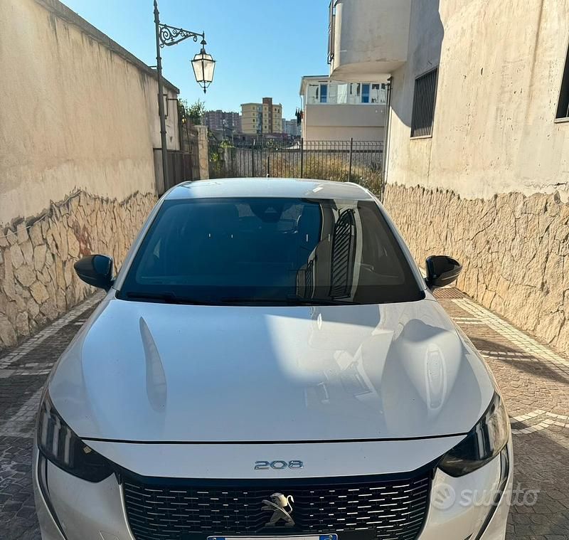 Usata Peugeot 208 GT 101 CV (74 kW) 2022 Utilitaria