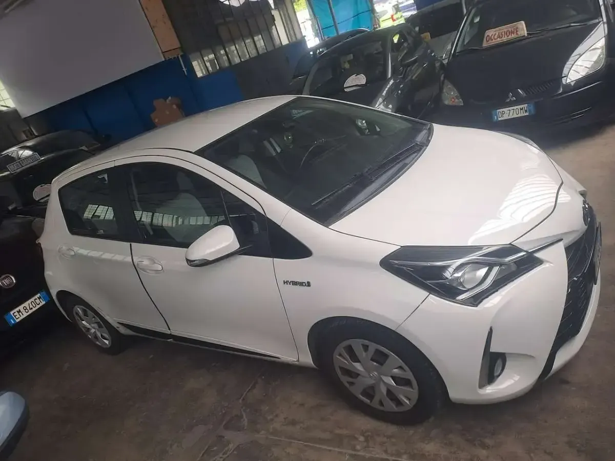 Usata Toyota Yaris Hybrid 75 CV (55 kW) 2017 Other Berlina