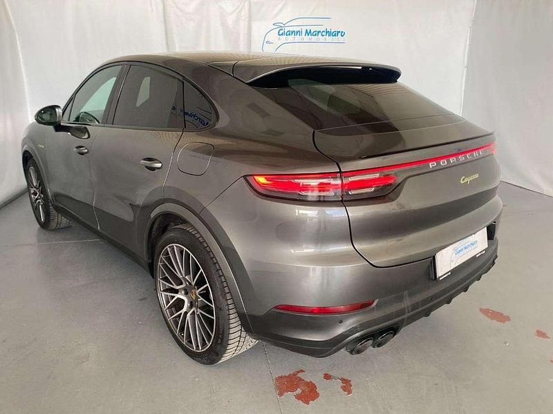 Usata Porsche Cayenne 462 CV (339 kW) 2021 Grigio scuro SUV