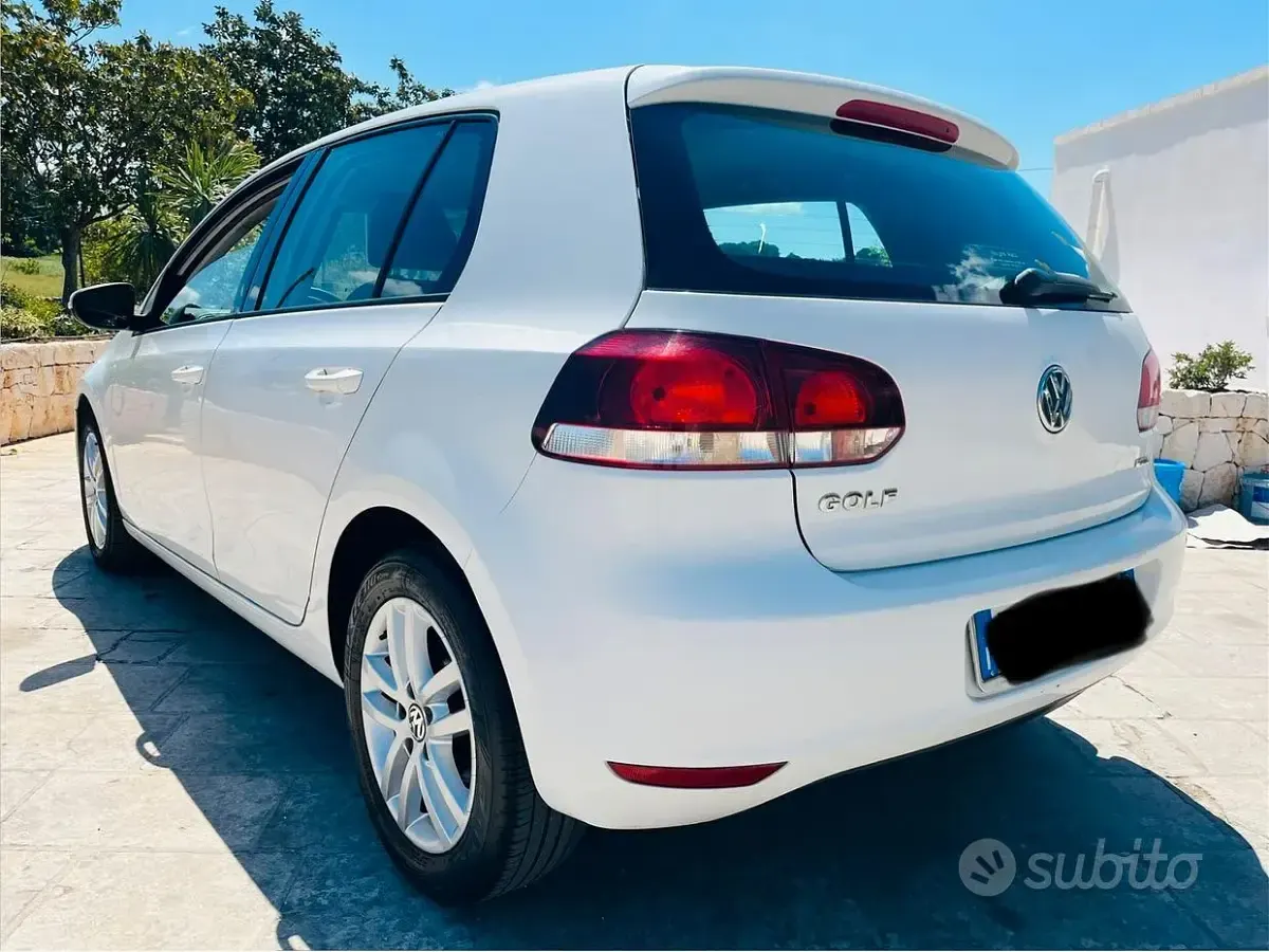 Usata VW Golf VI 102 CV (75 kW) 2010 Bianco Utilitaria