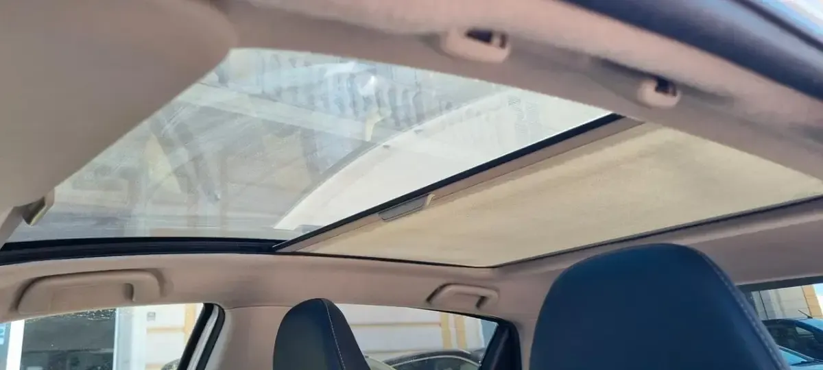 Usata Toyota Yaris Lounge 90 CV (66 kW) 2014 Argento Utilitaria