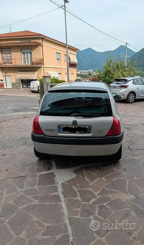 Usata Renault Clio 107 CV (78 kW) 2000 Grigio Berlina
