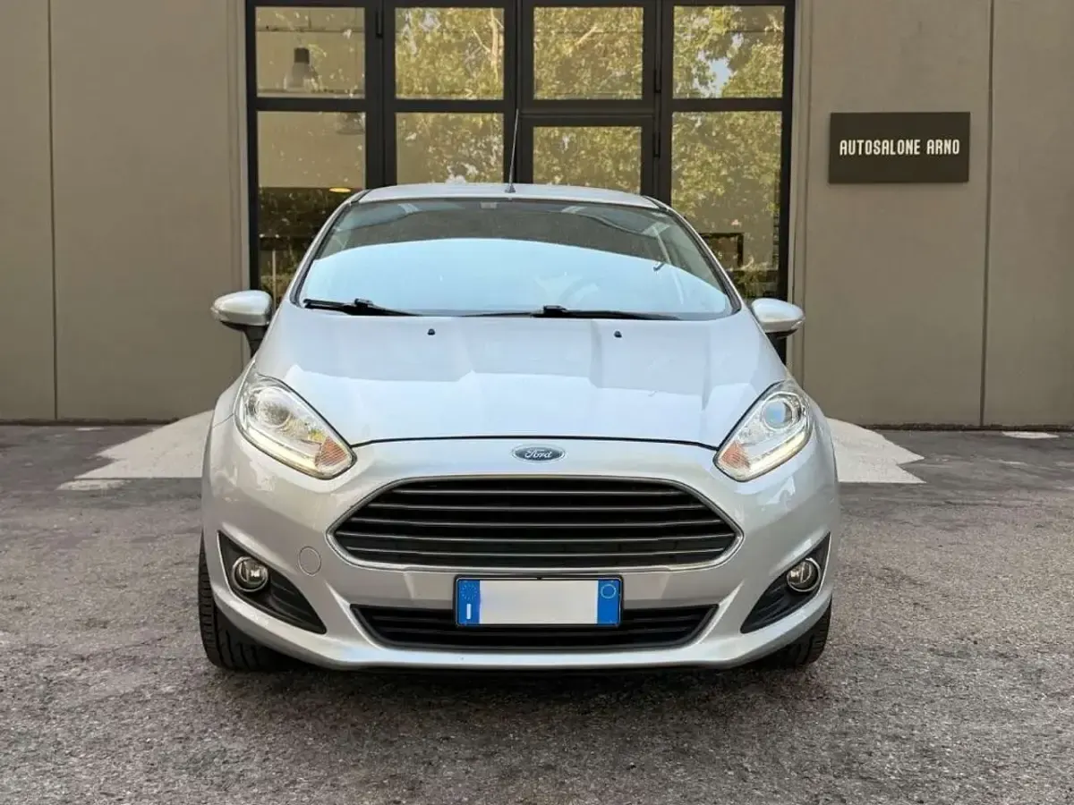 Usata Ford Fiesta Titanium 80 CV (58 kW) 2016 Argento Utilitaria