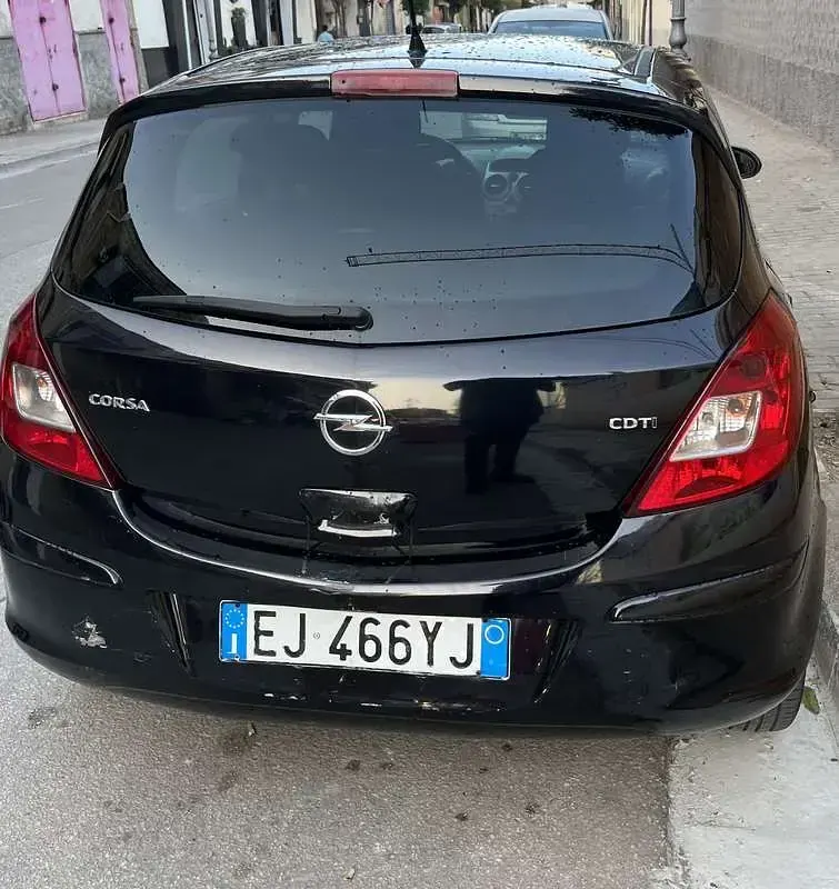 Usata Opel Corsa Edition 95 CV (69 kW) 2011 Nero Utilitaria