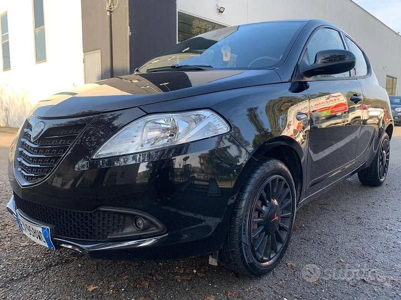 Usata Lancia Ypsilon Gold 69 CV (50 kW) 2014 Nero Utilitaria