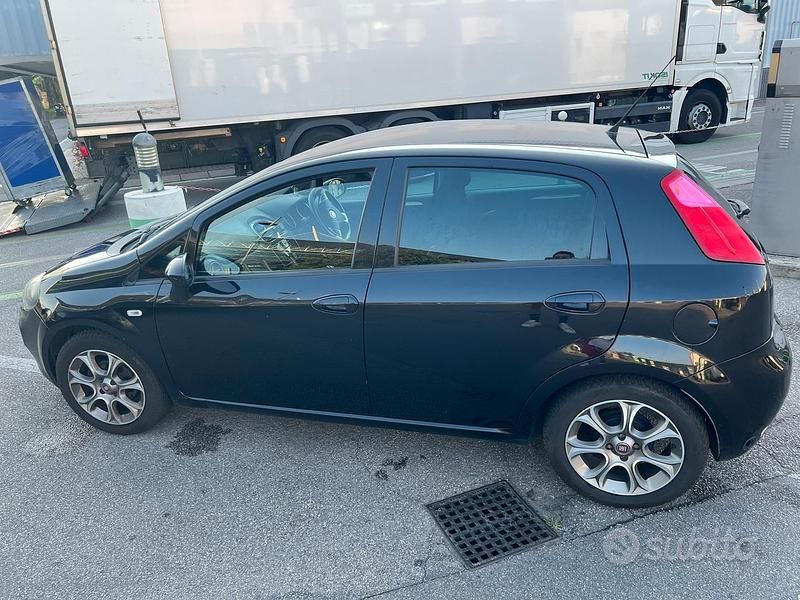 Usata Fiat Punto Lounge 2017 Nero Berlina