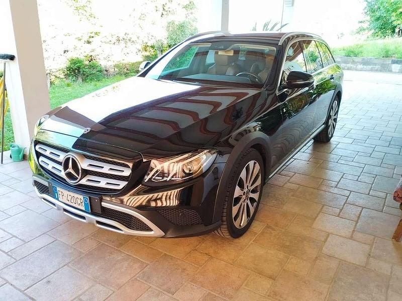Usata 2018 Mercedes E220 All-Terrain Station wagon | 19.900 € (Buon prezzo) - Immagine 1/4
