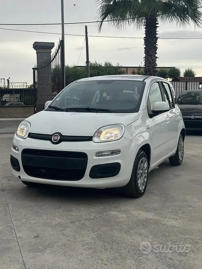 Usata Fiat Panda Lounge 69 CV (50 kW) 2019 Bianco Utilitaria