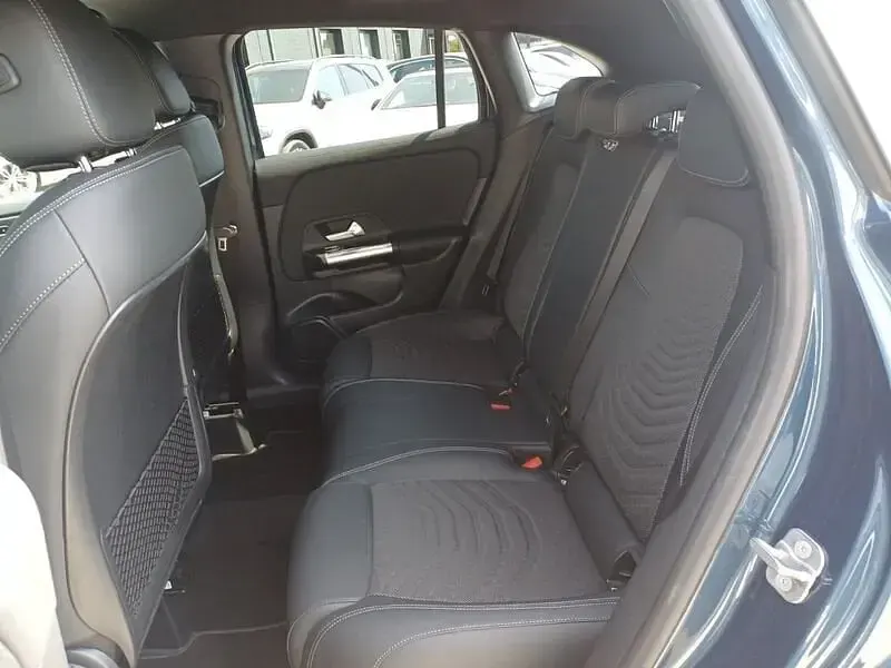 Usata Mercedes GLA180 Night 116 CV (85 kW) 2023 Blu SUV