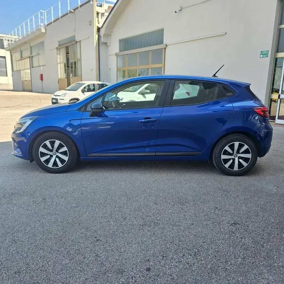 Usata Renault Clio V Equilibre 101 CV (74 kW) 2023 Blu iron Berlina