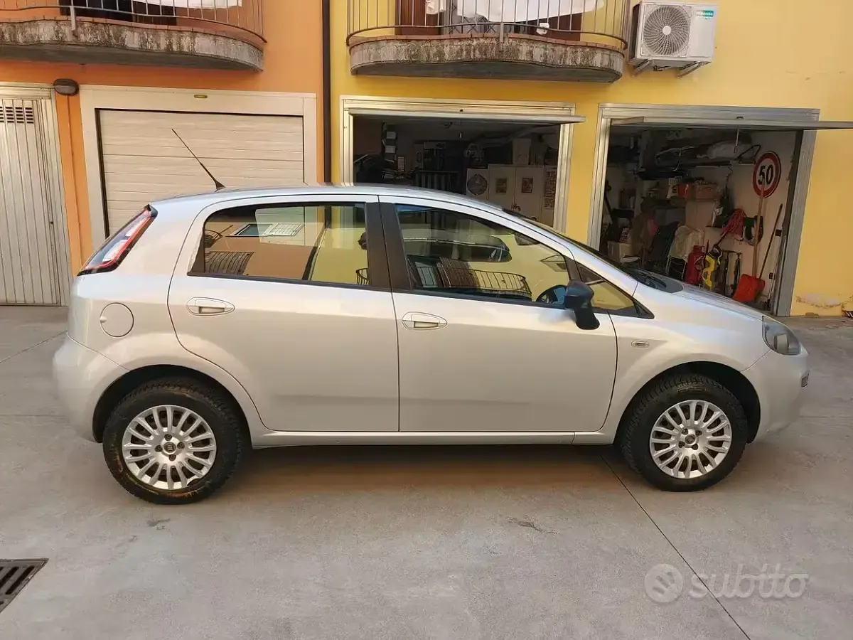 Usata Fiat Punto 77 CV (56 kW) 2014 Grigio Utilitaria