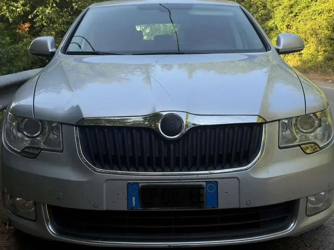 Usata Skoda Superb Elegance 170 CV (125 kW) 2013 Argento Berlina