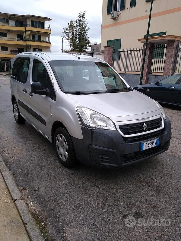 Grigio Usata 2016 Peugeot Partner Monovolume | 5500 € (Ottimo prezzo) - Immagine 1/4