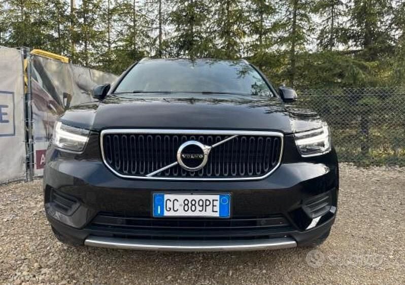 Usata Volvo XC40 Momentum 211 CV (155 kW) 2020 Nero SUV