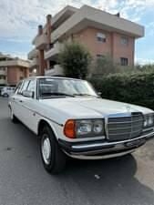 Usata Mercedes 240 72 CV (52 kW) 1979 Bianco Berlina