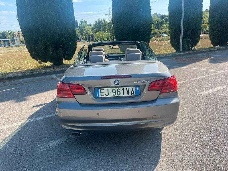 Begagnad BMW 320 Cabriolet Comfort Edition 184 HK (135 kW) 2011 Grå Cab