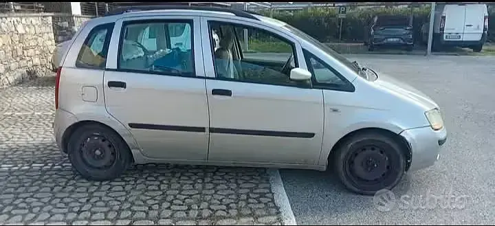 Usata Fiat Idea 95 CV (69 kW) 2005 Grigio Monovolume