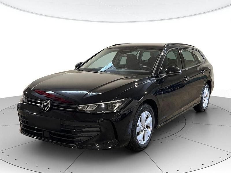 Usata VW Passat 150 CV (110 kW) 2024 Nero Station wagon