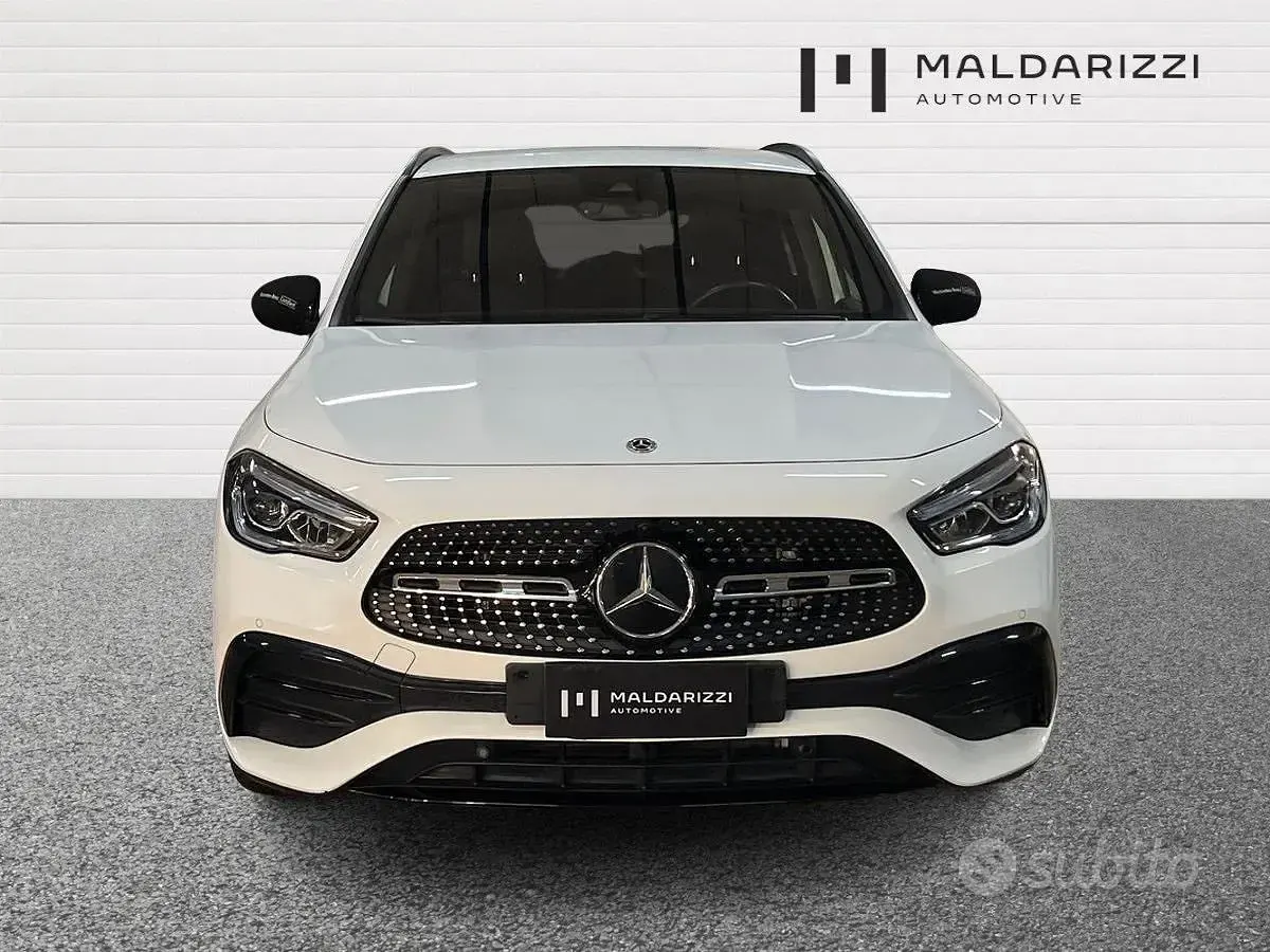 Usata Mercedes GLA200 Premium 150 CV (110 kW) 2022 Bianco SUV