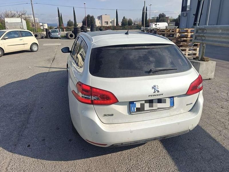 Usata Peugeot 308 SW Allure 120 CV (88 kW) 2016 Station wagon