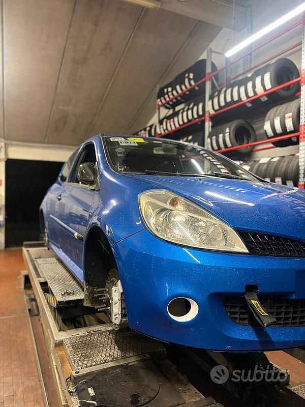 Usado Renault Clio R.S. R.S. 200 CV (147 kW) 2007 Azul Utilitario