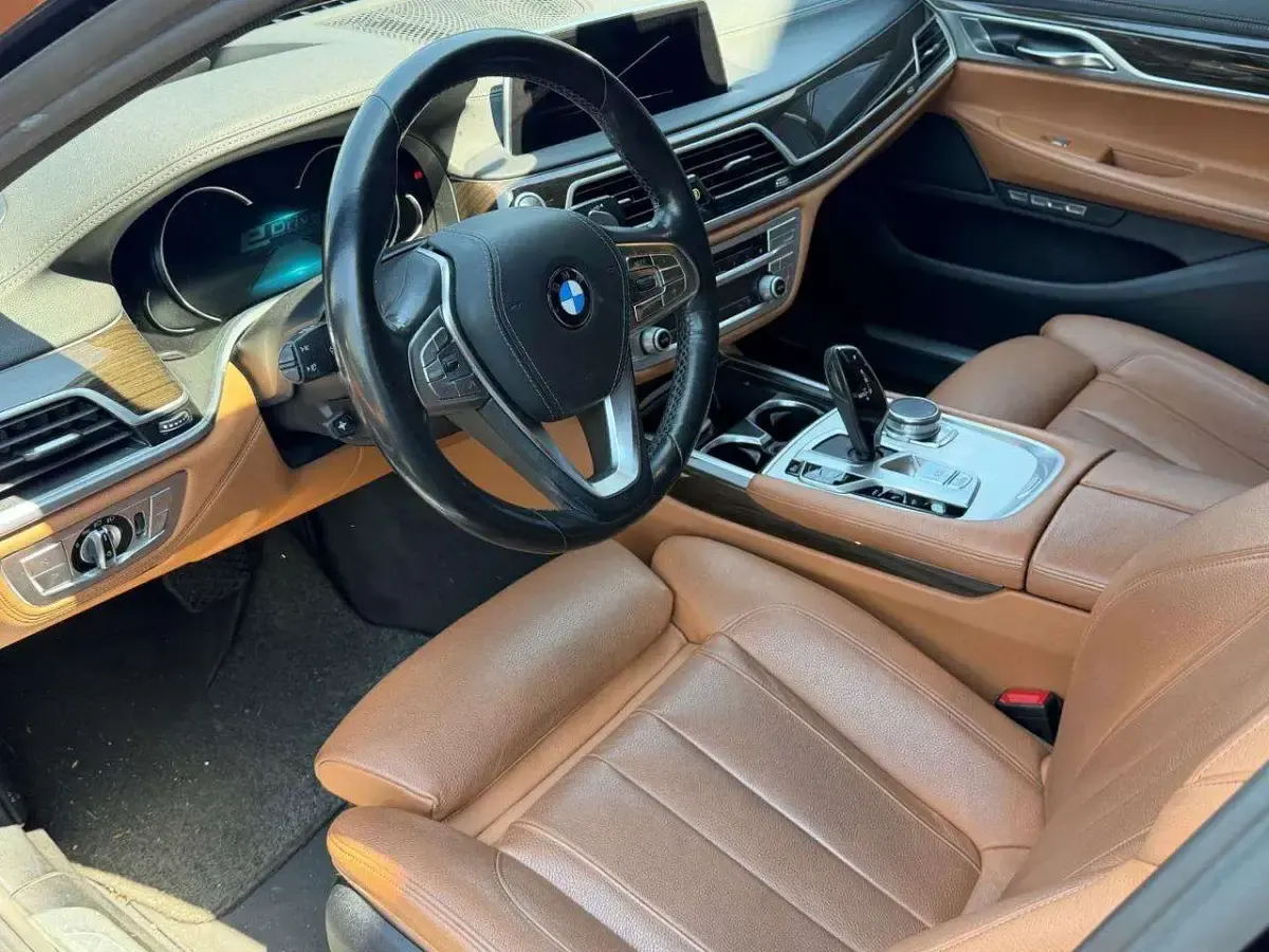 Usata BMW 740 Luxury Line 258 CV (189 kW) 2016 Blu Berlina