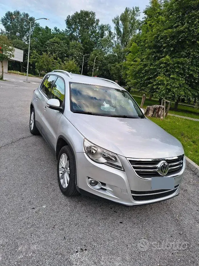 Usata VW Tiguan 140 CV (102 kW) 2011 Grigio SUV