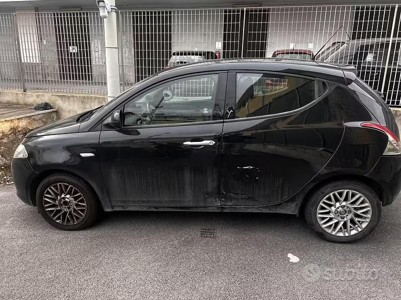 Usata Lancia Ypsilon S 95 CV (69 kW) 2015 Nero Utilitaria