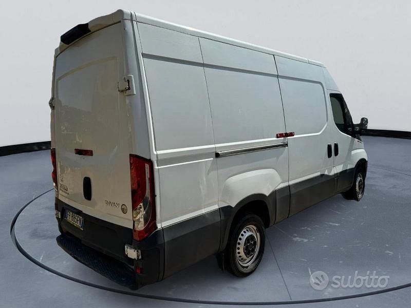 Usata Iveco Daily 116 CV (85 kW) 2018 Bianco Berlina