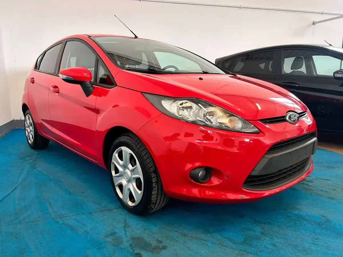 Usata Ford Fiesta 60 CV (44 kW) 2011 Rosso Berlina