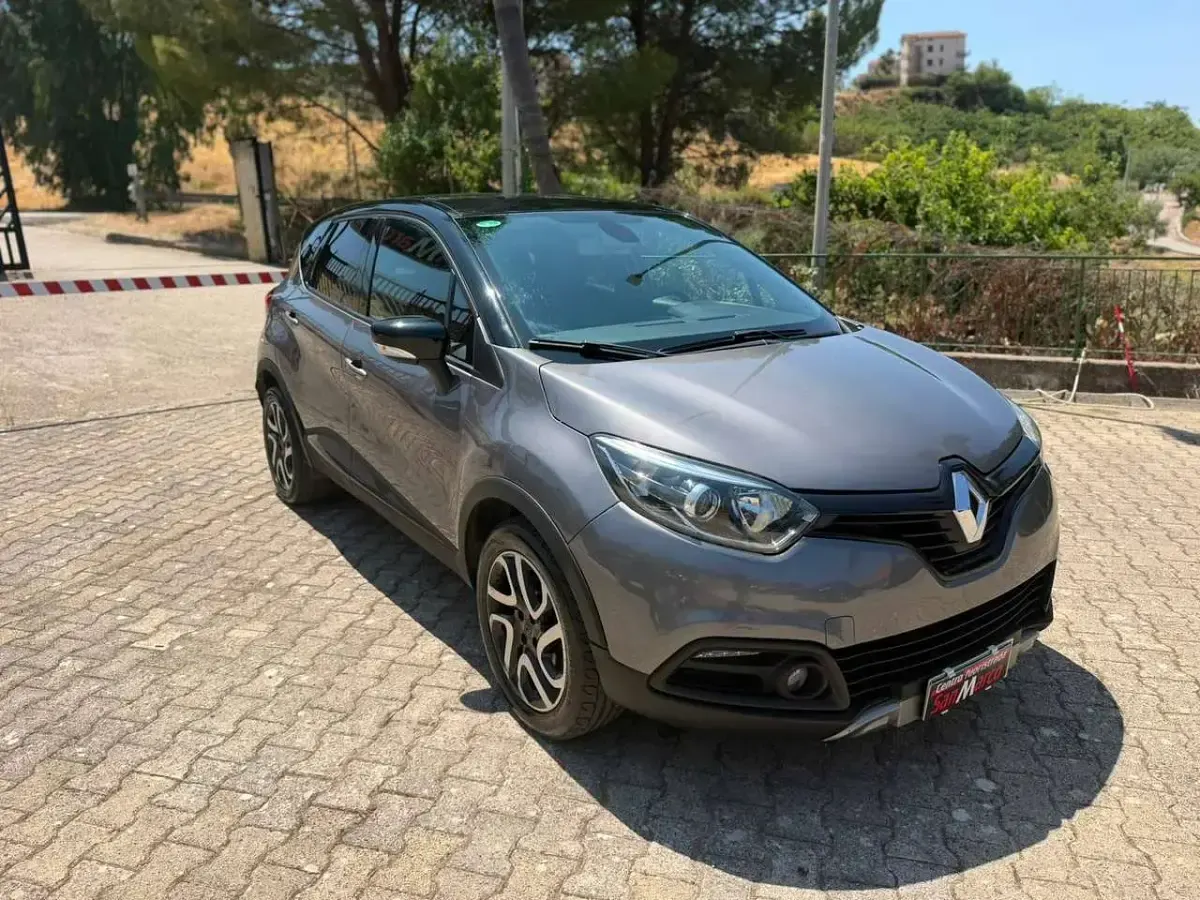 Usata Renault Captur Intens 90 CV (66 kW) 2016 Grigio SUV