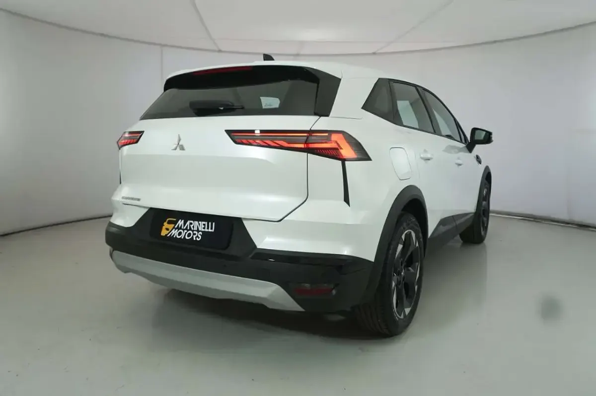 Nuova Mitsubishi Grandis Invite 141 CV (103 kW) 2026 Crystal white SUV
