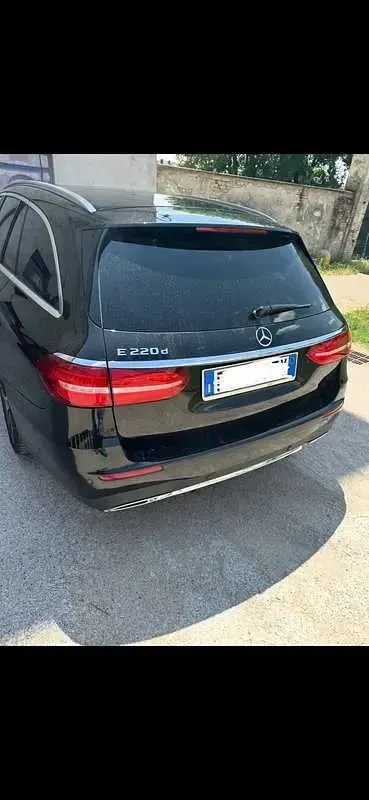 Usata Mercedes E220 AMG line 194 CV (142 kW) 2017 Nero Station wagon