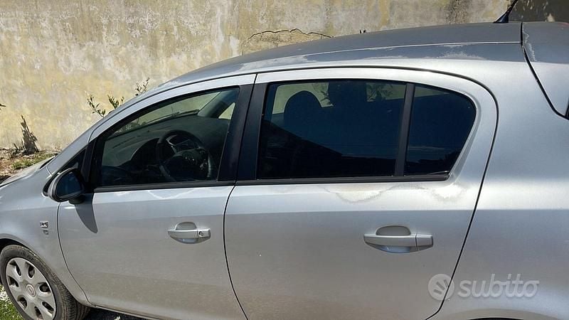Usata Opel Corsa Cosmo 75 CV (55 kW) 2010 Grigio Utilitaria