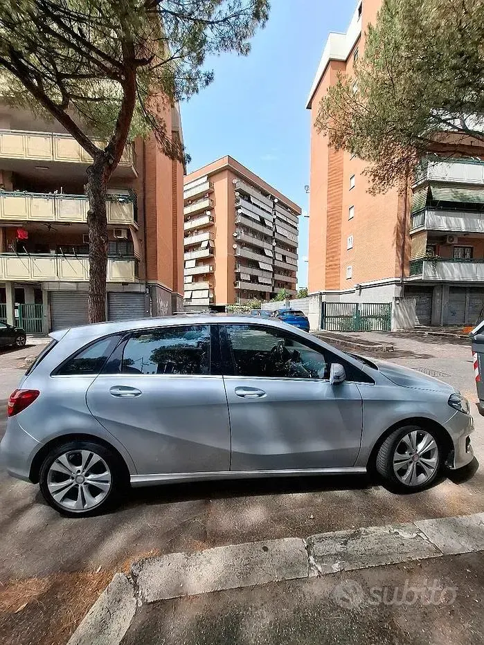 Usata Mercedes B180 109 CV (80 kW) 2015 Grigio Utilitaria